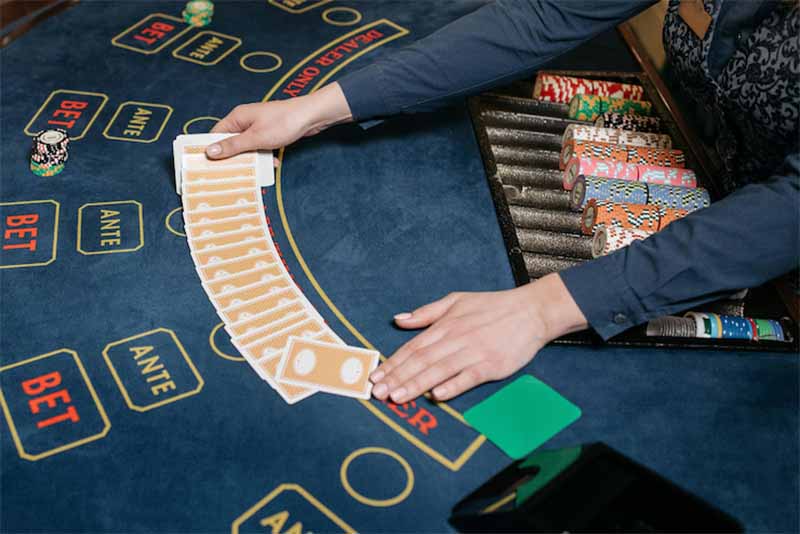 Luật chơi Baccarat chi tiết: Tân thủ cần biết để nhập cuộc dễ dàng