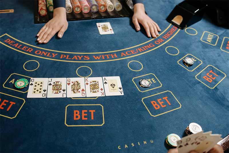 Luật chơi Baccarat chi tiết: Tân thủ cần biết để nhập cuộc dễ dàng