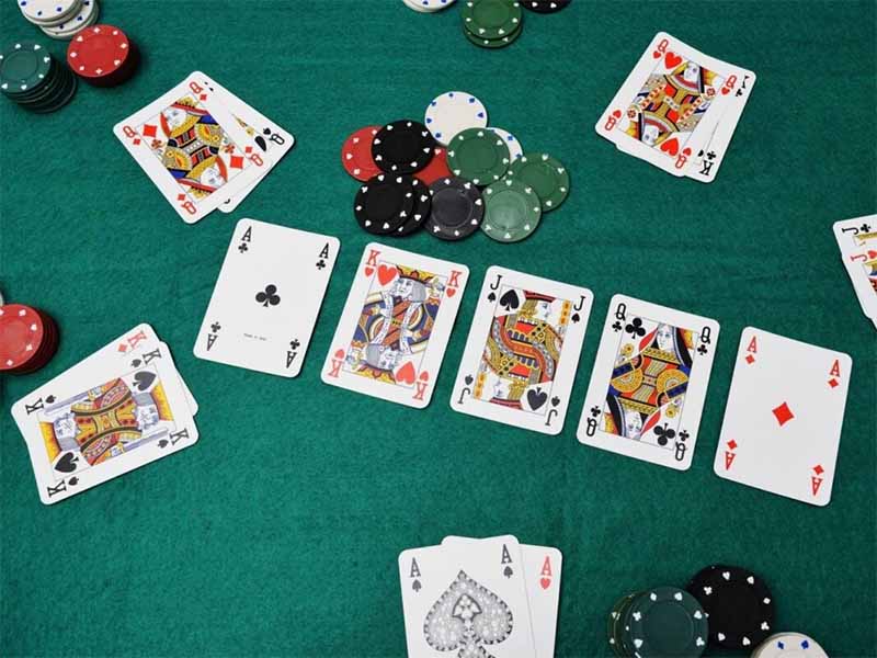 Luật chơi bài xì dách từ A-Z: Cách chơi và mẹo thắng lớn cho người mới