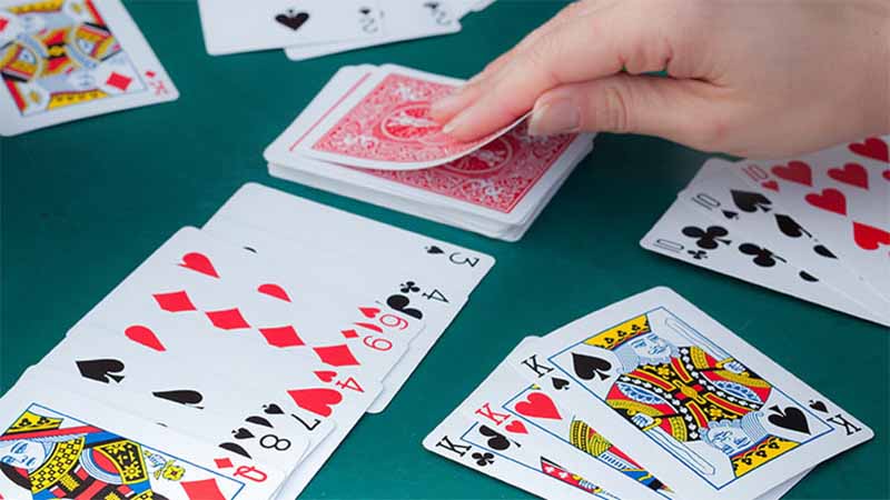 Bài phỏm là gì? Có nên chơi để vừa giải trí vừa luyện trí?