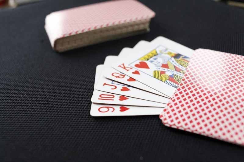 Bài phỏm là gì? Có nên chơi để vừa giải trí vừa luyện trí?