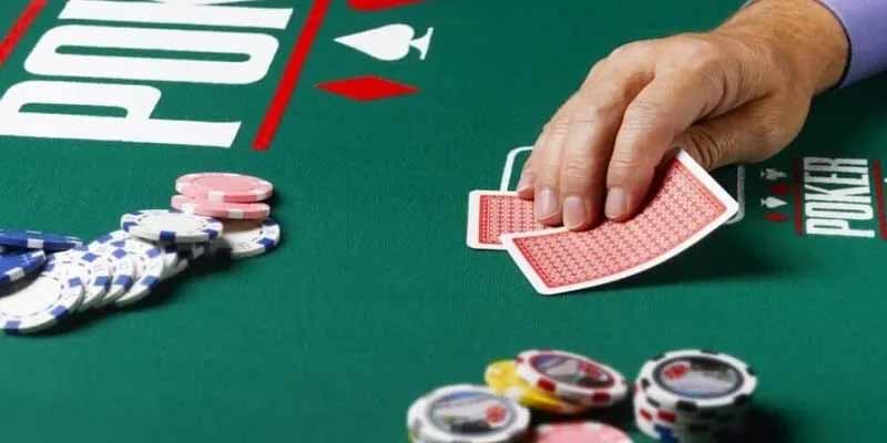 Bài Poker là gì? Lợi ích, rủi ro và lý do bạn nên chơi một lần