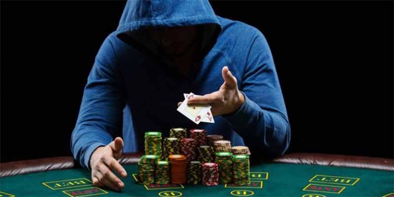 Bài Poker là gì? Lợi ích, rủi ro và lý do bạn nên chơi một lần